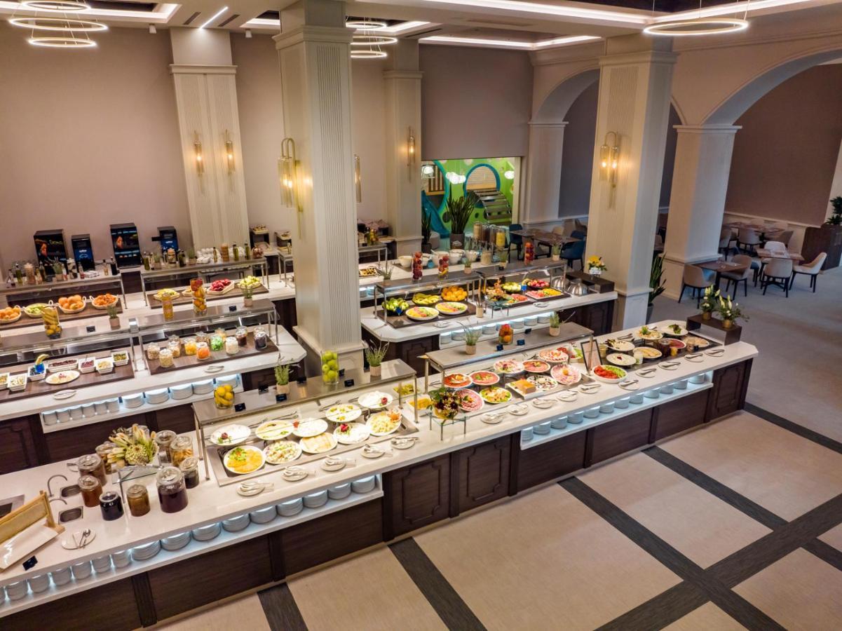Kings' Valley Medical & Spa Hotel Kazanlŭk Dış mekan fotoğraf The buffet at the hotel