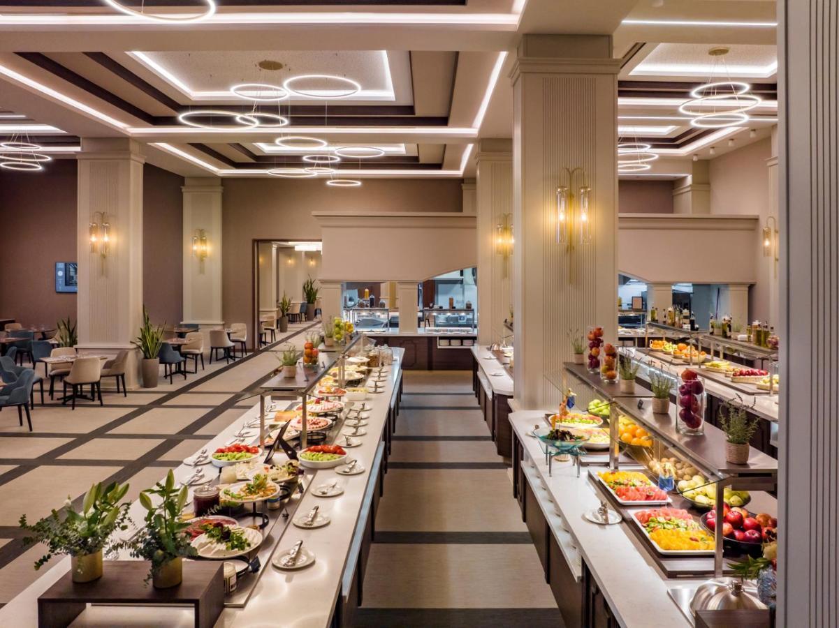 Kings' Valley Medical & Spa Hotel Kazanlŭk Dış mekan fotoğraf The buffet at the hotel