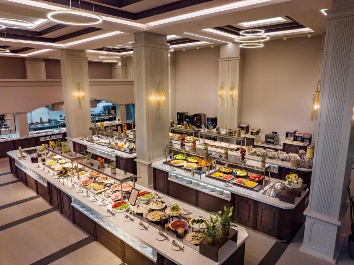 Kings' Valley Medical & Spa Hotel Kazanlŭk Dış mekan fotoğraf A buffet at a hotel